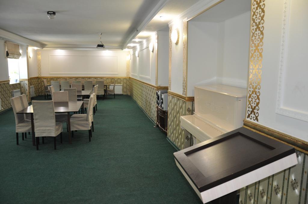 Astina Hotel Astana Buitenkant foto